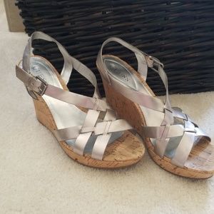 Guess wedge sandals